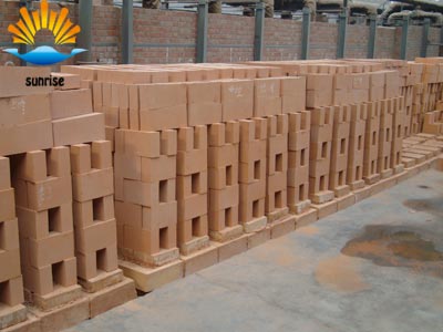 The reason why the refractory bricks are infringed in the kiln