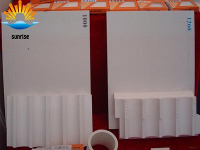 Glass furnace refractory bricks may cause glass defects